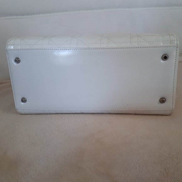 AUTHENTIC CHRISTIAN DIOR Lady Dior Bag - Medium - Picture 10 of 15
